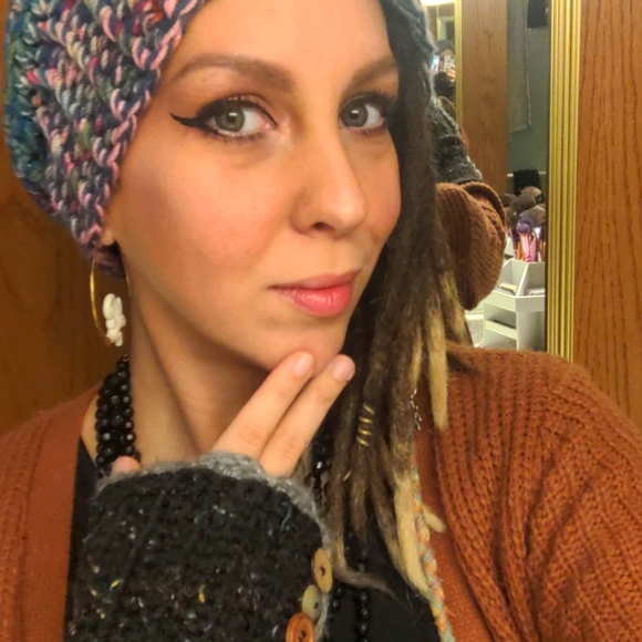 Meet your Posher, Cassandra - Picture 3 of 6